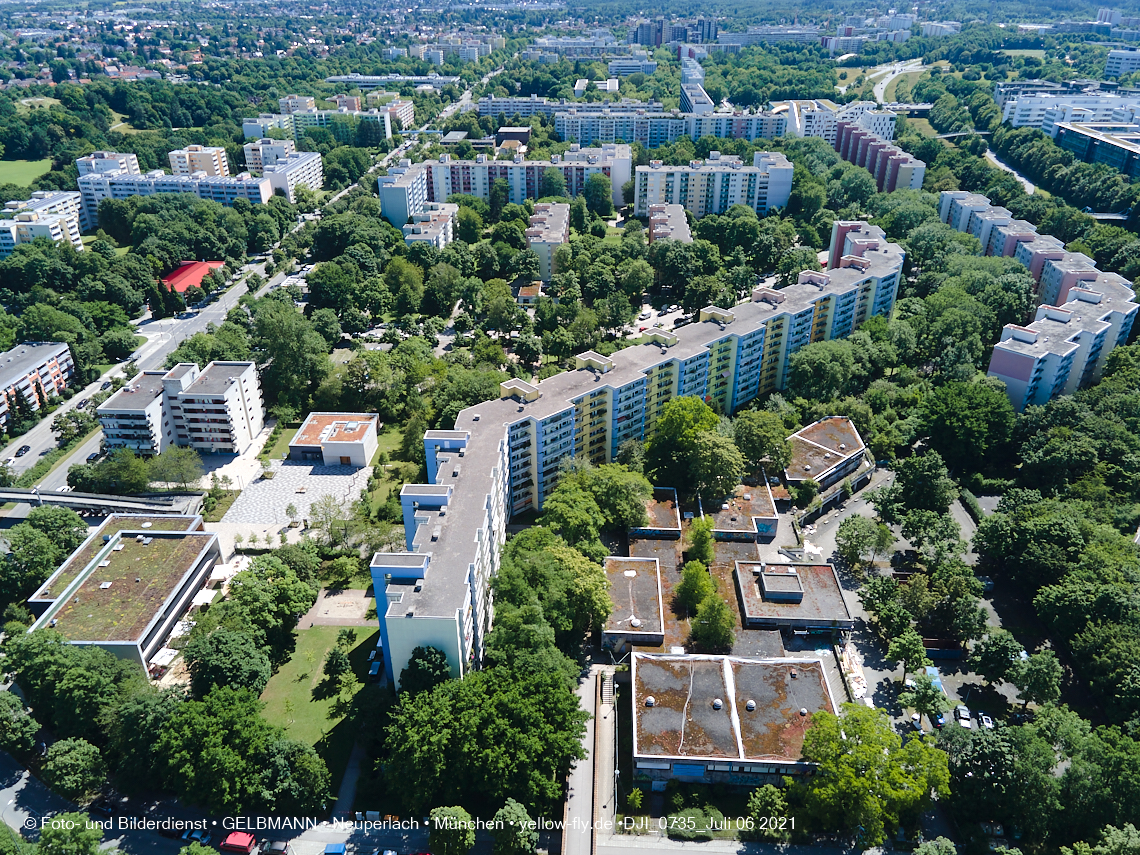 06.07.2021 - Einkaufs- und Wohnzentrum Quiddestraße in Neuperlach
